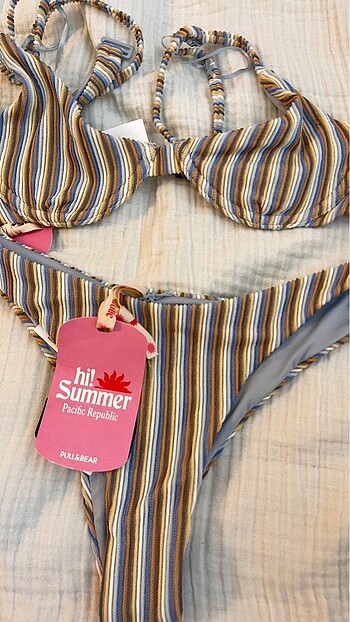 Pull and Bear simli etiketli bikini takımı