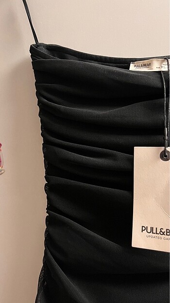 Pull and Bear yırtmaclı uzun straplez elbise