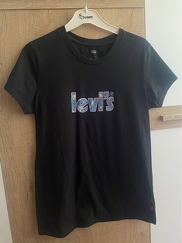 Levis tshirt