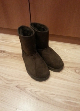 38 Beden Hiç giyilmemiş,temiz, kutusunda UGG / Renk acı kahve