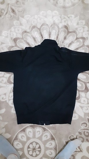 xl Beden Adidas ceket. Spor ürünüdür. Siyahtır orjinaldir.