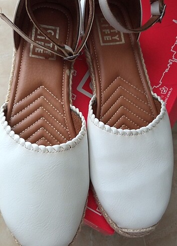 Ayakkabı dünyası Hakiki deri Beyaz sandalet