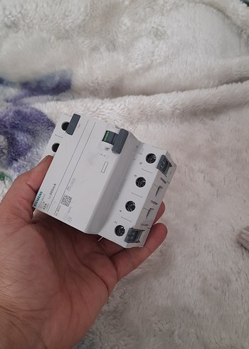 Siemens kaçak akım 40A 300mA 4 Kutuplu Devre Kesici - Görsel 7