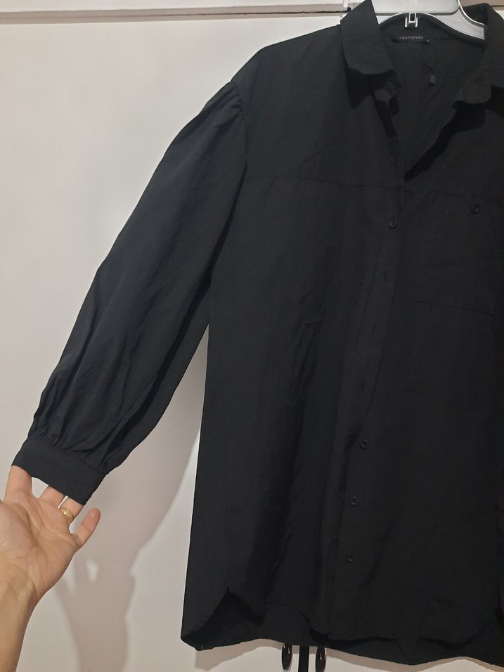 Düğmeli Siyah Keten Uzun Kollu Gömlek - Görsel 3