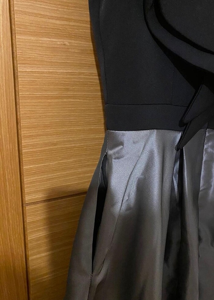 Siyah-Gri Bir Kere Kullanılmış Abiye - Görsel 3