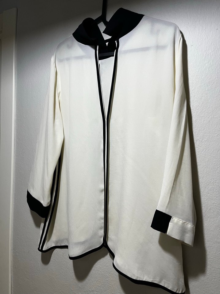 Siyah Kenarlı Beyaz Kadın Uzun Kollu Gömlek - Görsel 3