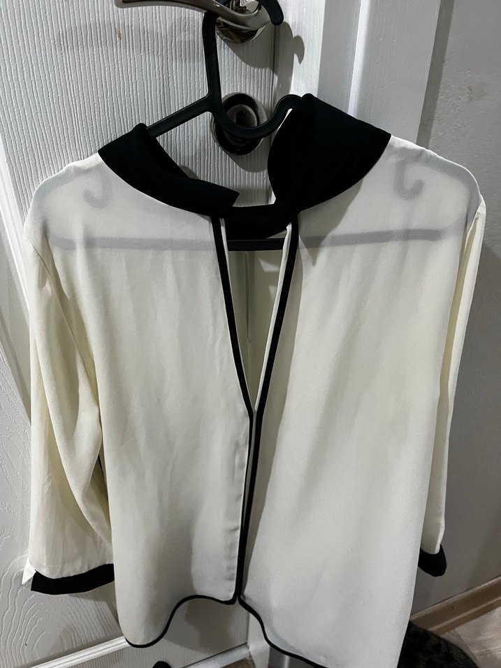 Siyah Kenarlı Beyaz Kadın Uzun Kollu Gömlek - Görsel 5