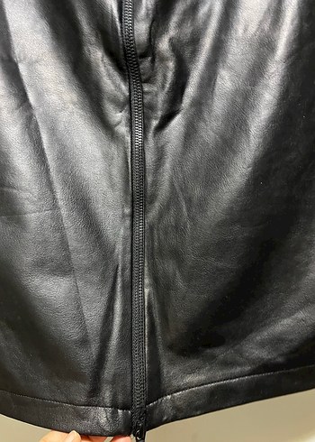 Beyaz Siyah Deri Detaylı Midi Kalem Etek - Görsel 3