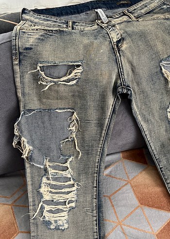 Kadın Gri Yırtık Jean Pantolon - Görsel 3