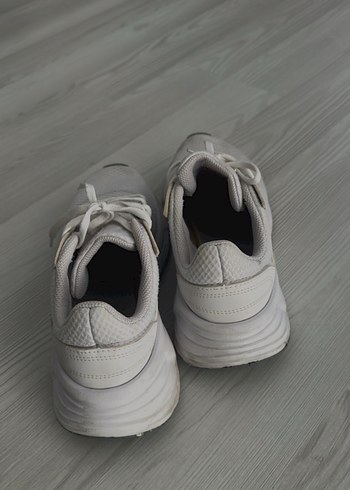 Beyaz Bağcıklı Kadın Spor Ayakkabı - Görsel 3