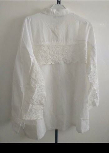 Dantel Detaylı Beyaz V Yakalı Kadın Gömlek - Görsel 2