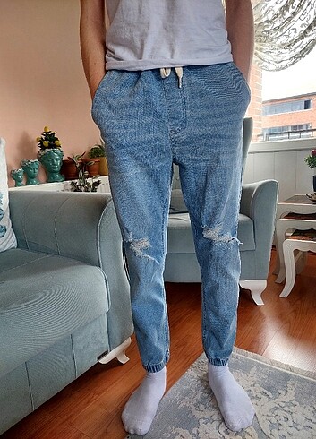 Pull and Bear Pull and bear pantolon birkaç kez giyildi.