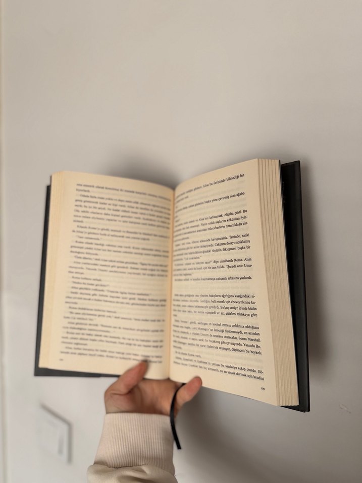 Şiddetli Hazar - Chloe Gong Ciltli Kitap - Görsel 3