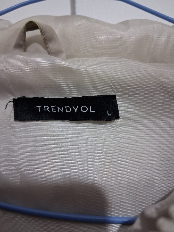 Bej Kapüşonlu Kadın Puff Mont - Görsel 3