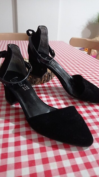 Siyah kadife, topuklu ayakkabı 