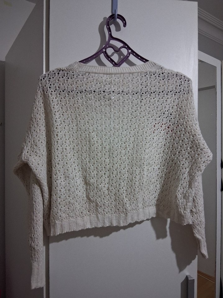 Nakışlı Beyaz Örgü Crop Hırka - Görsel 3
