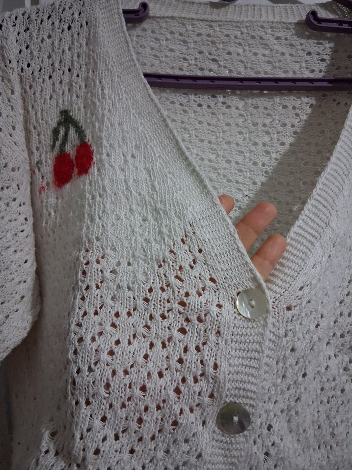 Nakışlı Beyaz Örgü Crop Hırka - Görsel 2