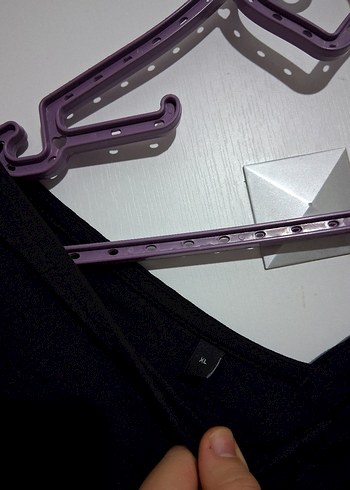 Siyah V yaka Drapeli Uzun Kollu Bluz - Görsel 3