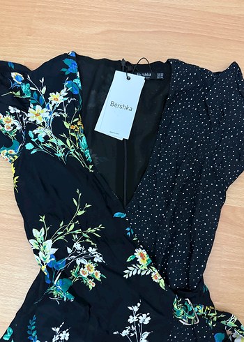Bershka Çiçek Desenli Kısa V Yaka Elbise