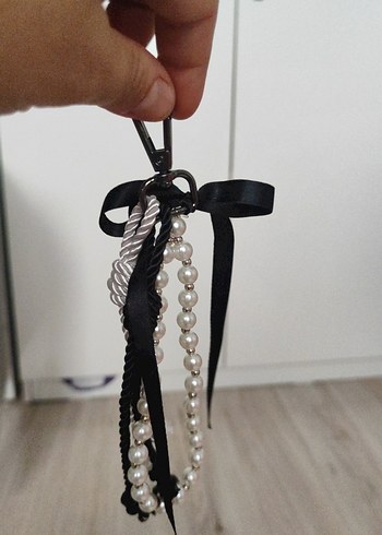 Zara Püsküllü ve İnci Detaylı Kadın Anahtarlık