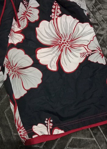 Çiçek Desenli Gri Mini Şort - Görsel 2