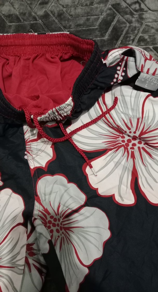 Çiçek Desenli Gri Mini Şort - Görsel 4