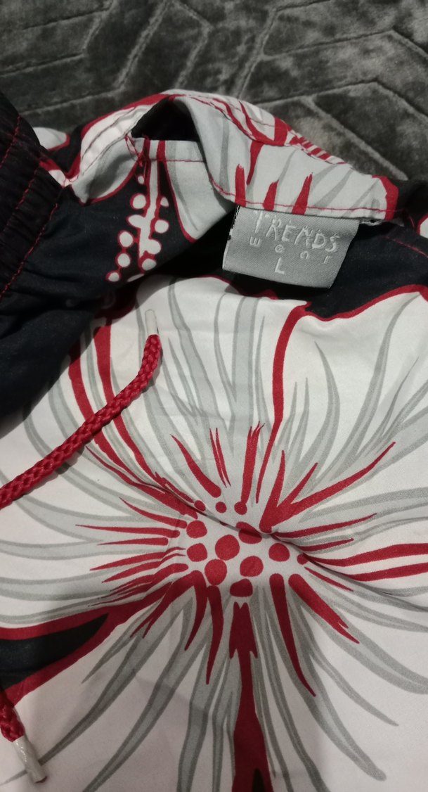 Çiçek Desenli Gri Mini Şort - Görsel 5