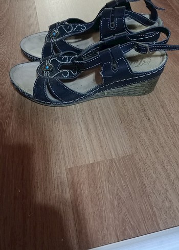 Jump Nakışlı Kadın Dolgu Topuklu Sandalet