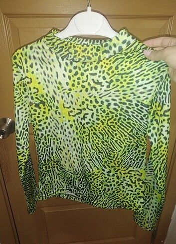Yeşil zebra desenli bluz 