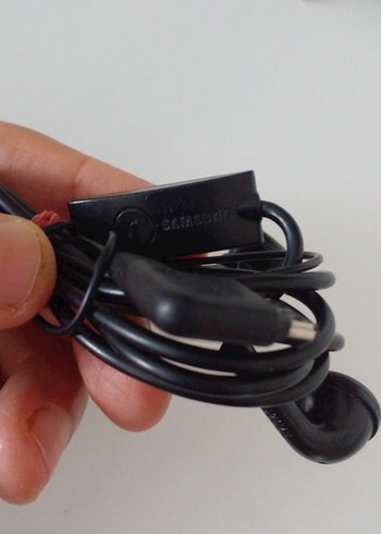 Siyah Kablolu Kulaklık - Görsel 2