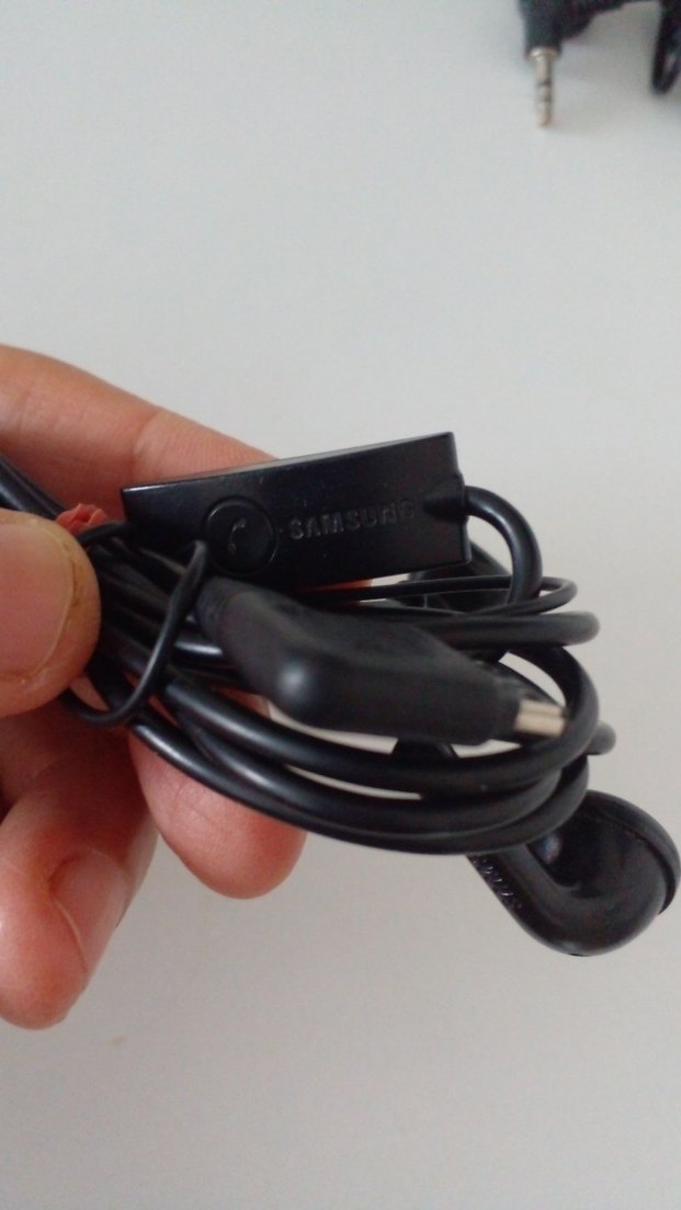 Siyah Kablolu Kulaklık - Görsel 2