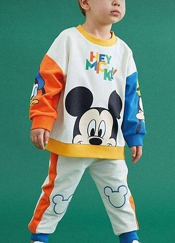 Mickey renkli takım
