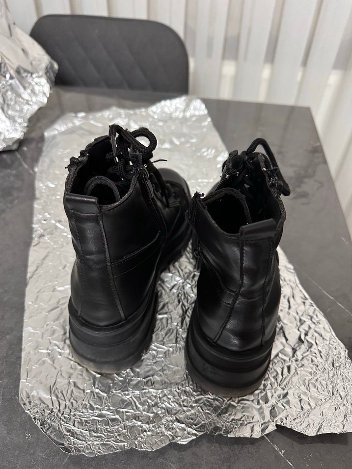 Siyah Gotik  Bot - Görsel 3