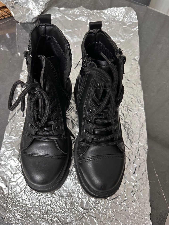 Siyah Gotik  Bot - Görsel 2