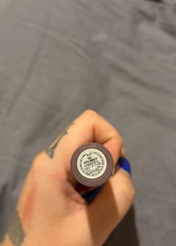 MAC Toz Kiss Sıvı Ruj - Koyu Bej - Görsel 3