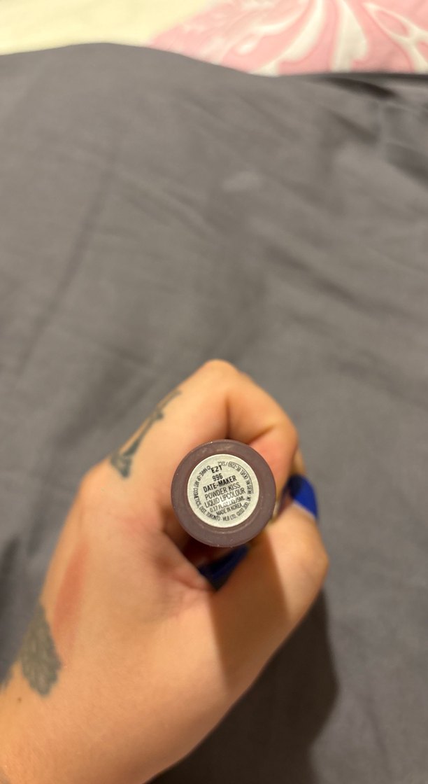 MAC Toz Kiss Sıvı Ruj - Koyu Bej - Görsel 3