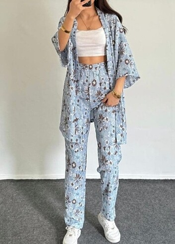 Mavi çicekli kimono takim 