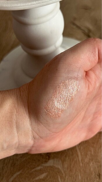 Beden Charlotte tilbury pillowtalk aydınlatıcı