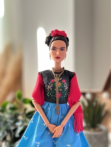 Beden Barbie frida kahlo