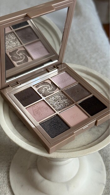 Huda beauty creamy obsessions palet