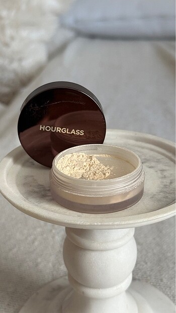 Hourglass veil pudra