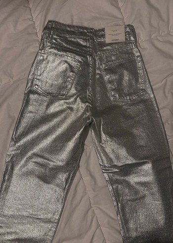 Sokak Stili Parlak Siyah Deri Pantolon - Görsel 3