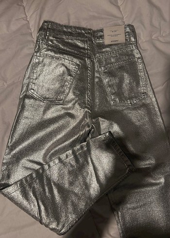 Sokak Stili Parlak Siyah Deri Pantolon - Görsel 4