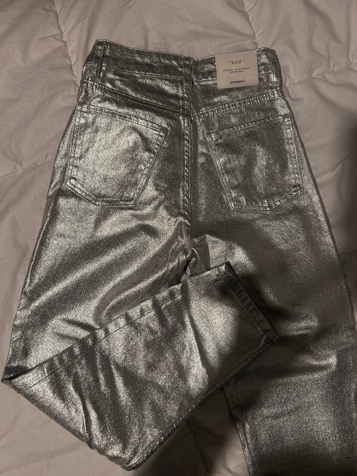 Sokak Stili Parlak Siyah Deri Pantolon - Görsel 4