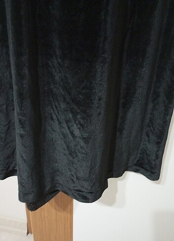 Siyah bele oturan kadife elbise 