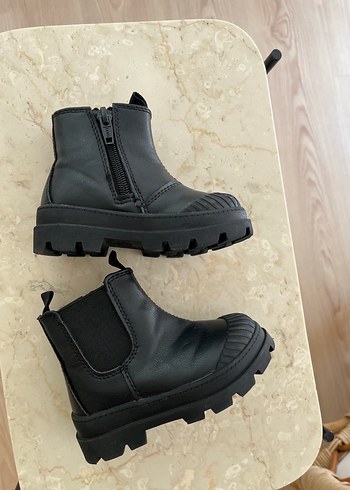 21 Beden Kız bebek Siyah Bot