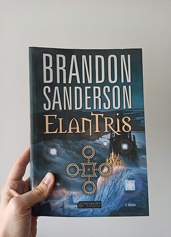 Elantris-Brandon Sanderson