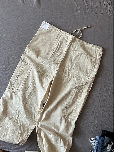 Mango Mango paraşüt ekru renk pantolon