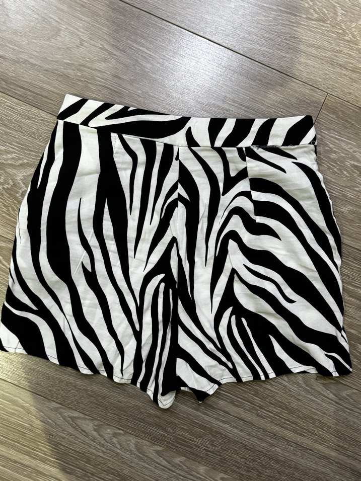Zebra Desenli Şort - Görsel 2