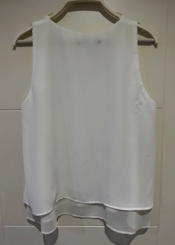 Beyaz V Yakalı Kolsuz Bluz - Görsel 3